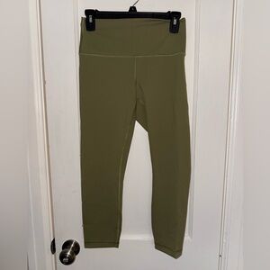 lululemon athletica Forest Green Align Crop Leggings. 23”, like new condition, 8